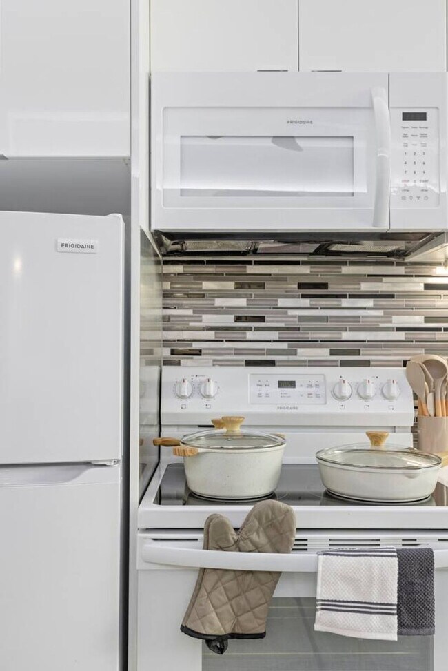 Building Photo - 12607 Larchmere Blvd