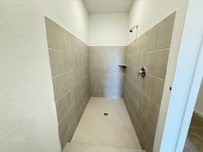 Building Photo - Brand New Lennar Home | 4 Bed | 3.5 Bath |...