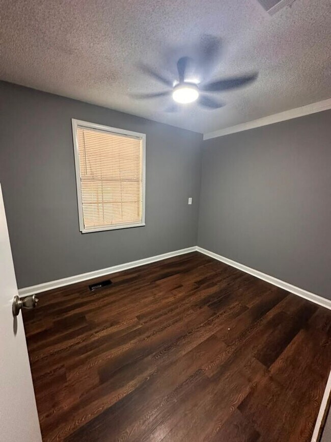 Building Photo - 821 Desota Pl