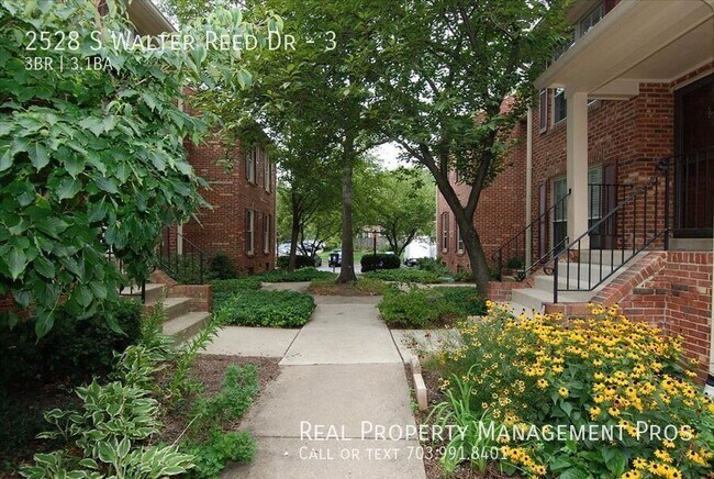 Building Photo - 2528 S Walter Reed Dr