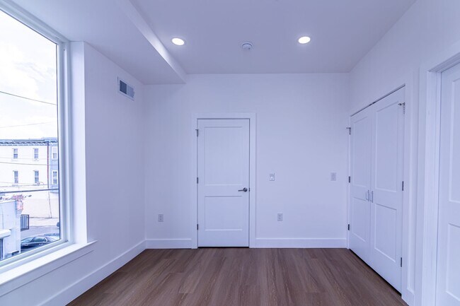 Building Photo - 137 E Cumberland St