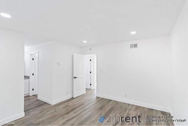 Building Photo - 3 br, 2 bath House - 999 Rawlings Drive, S...