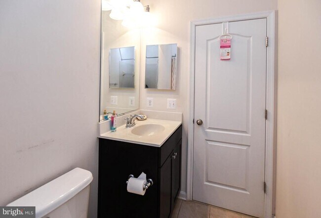 Building Photo - 608 Parkside Pl NE