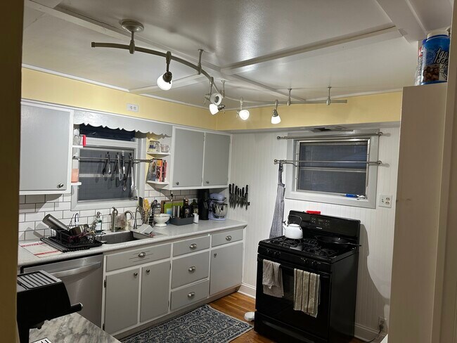 Building Photo - 2069 Elbur Ave