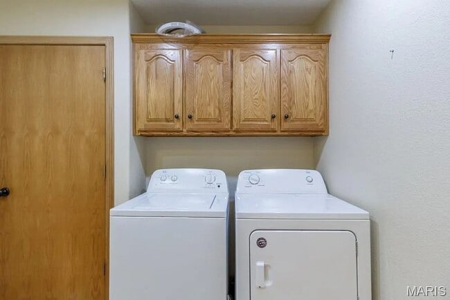 Building Photo - OCTOBER SPECIAL!!!!! 3 BEDS 2 BATH HOME