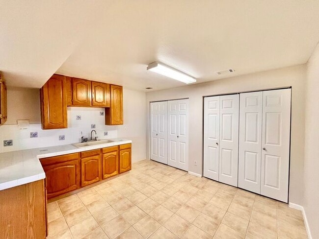 Building Photo - Gorgeous Private Home with Views!