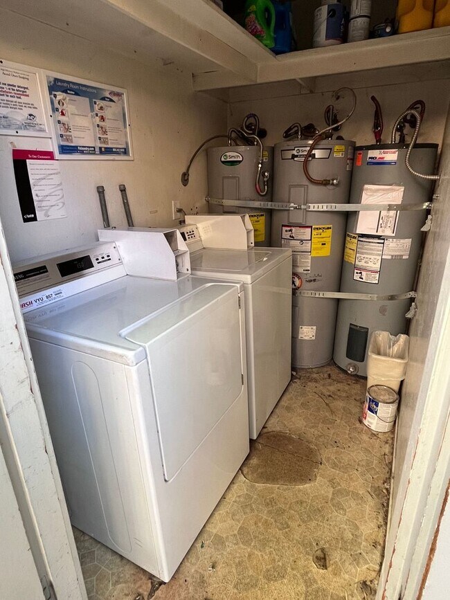 Building Photo - NICE QUAINT APARTMENT IN COLFAX!!