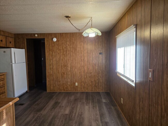 Building Photo - 1st Month Free!! 2 Bedroom/2Bath Mobile home with Arizona Room and Fully Fenced Yard.