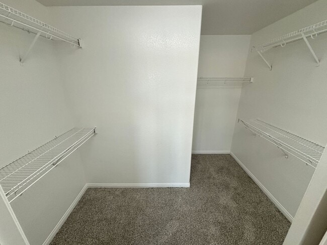 Building Photo - Beautiful 4Bed/3Bath/2Car home located between Summerlin/Providence area