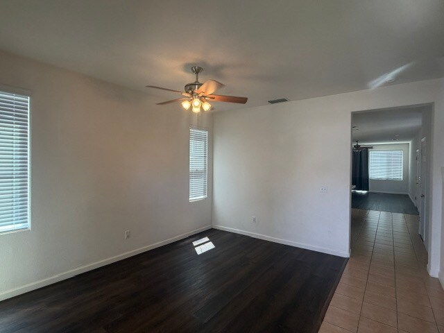 Building Photo - Gorgeous 3 Bedroom 2.5 Bathroom Plus Loft