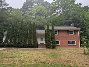 Building Photo - 514 Morreene Rd