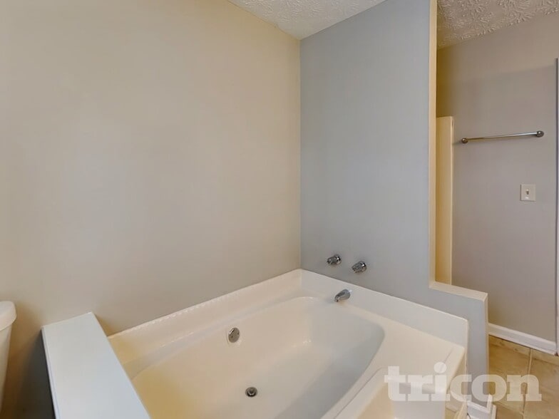 Building Photo - 1475 Watercrest Cir