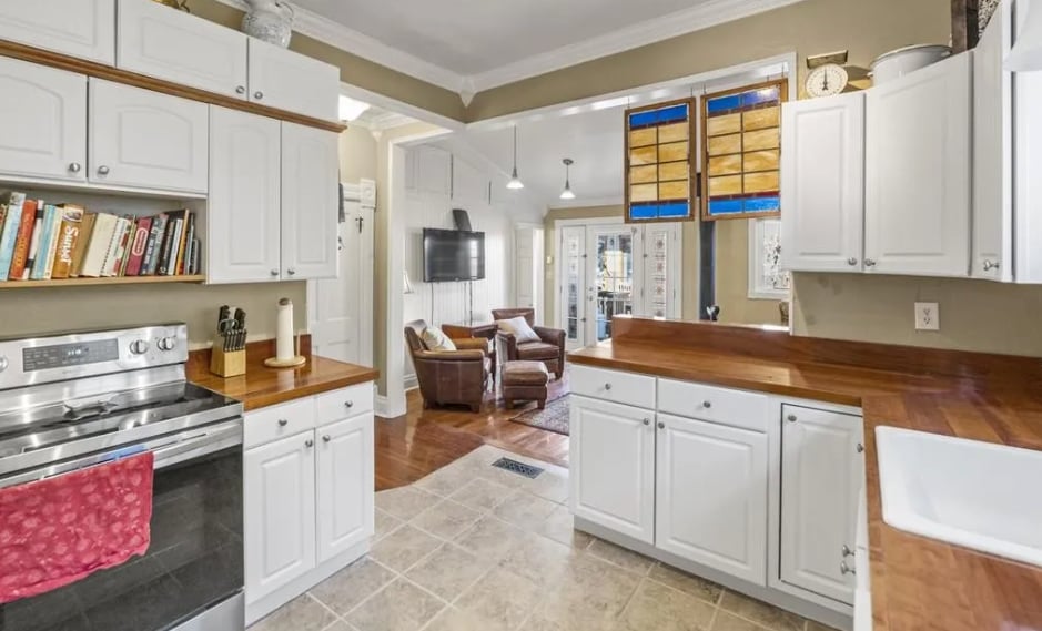 Furnished view of kitchen onto back living room - 812 E Cache La Poudre St