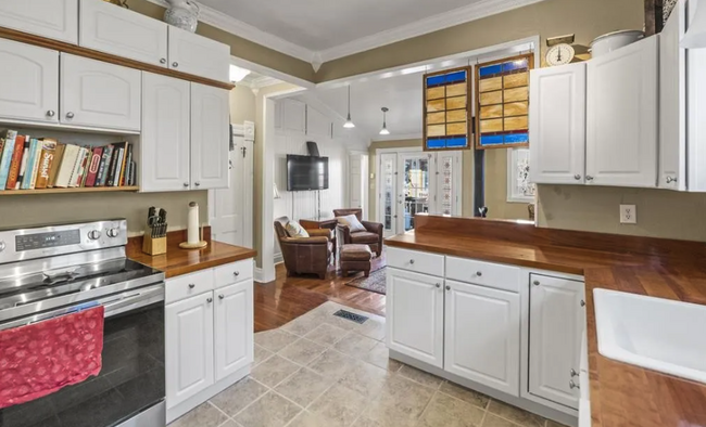 Full kitchen onto back living room - 812 E Cache La Poudre St