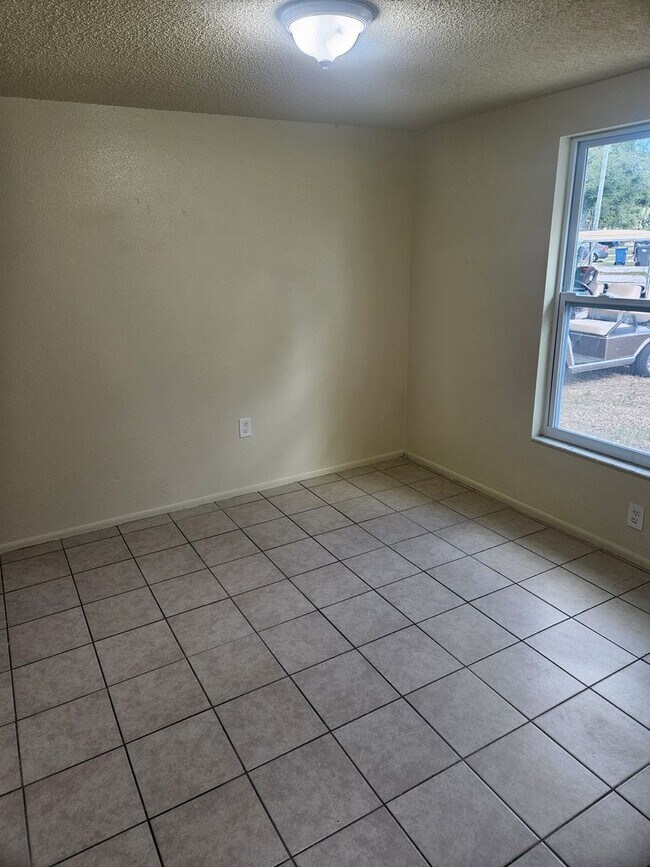 Building Photo - 2/1 DUPLEX