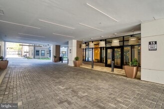 Building Photo - 925 N Fairfax St