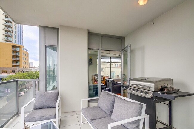Building Photo - Skyline Views & Sophisticated Corner Living at Aria in Cortez Hill