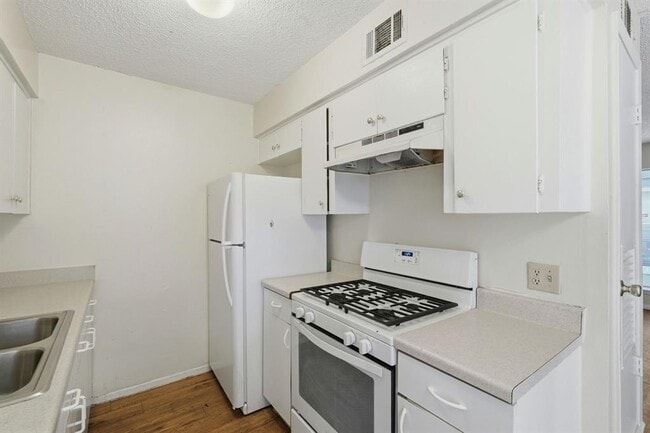 Building Photo - 2319 Greenfield Pkwy