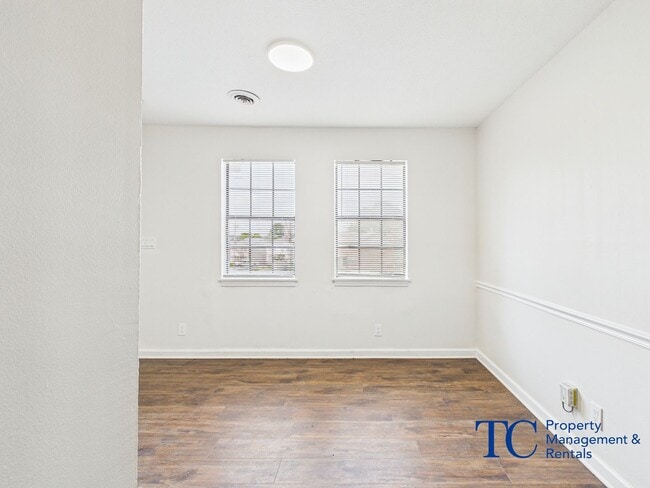 Building Photo - 8 Davidfield Cove