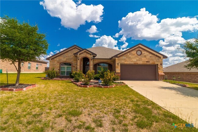 Building Photo - 2033 Catkins Ln