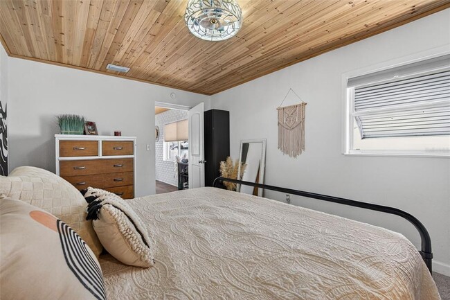 Building Photo - 2444 34th Ave N