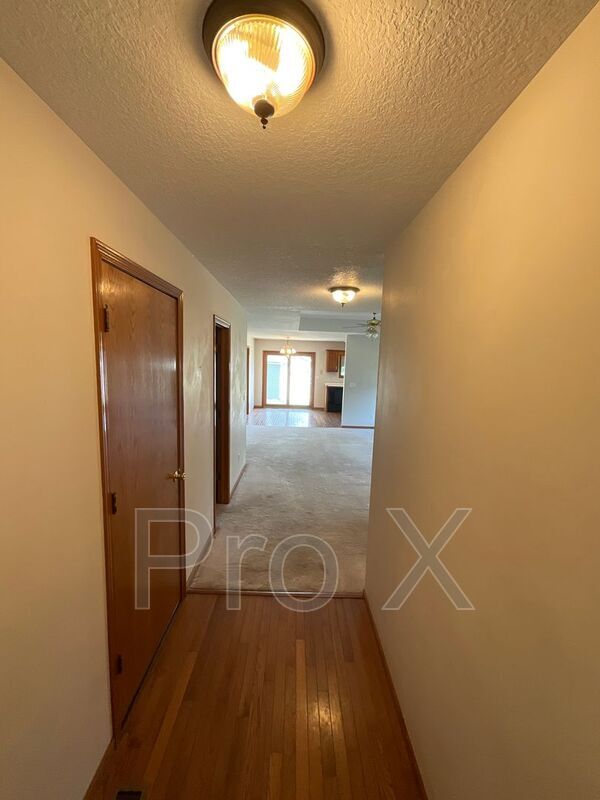 Building Photo - 124 W Briarbrook Ln