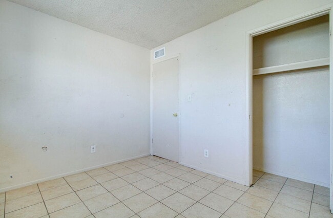 Building Photo - 373 N Williams St