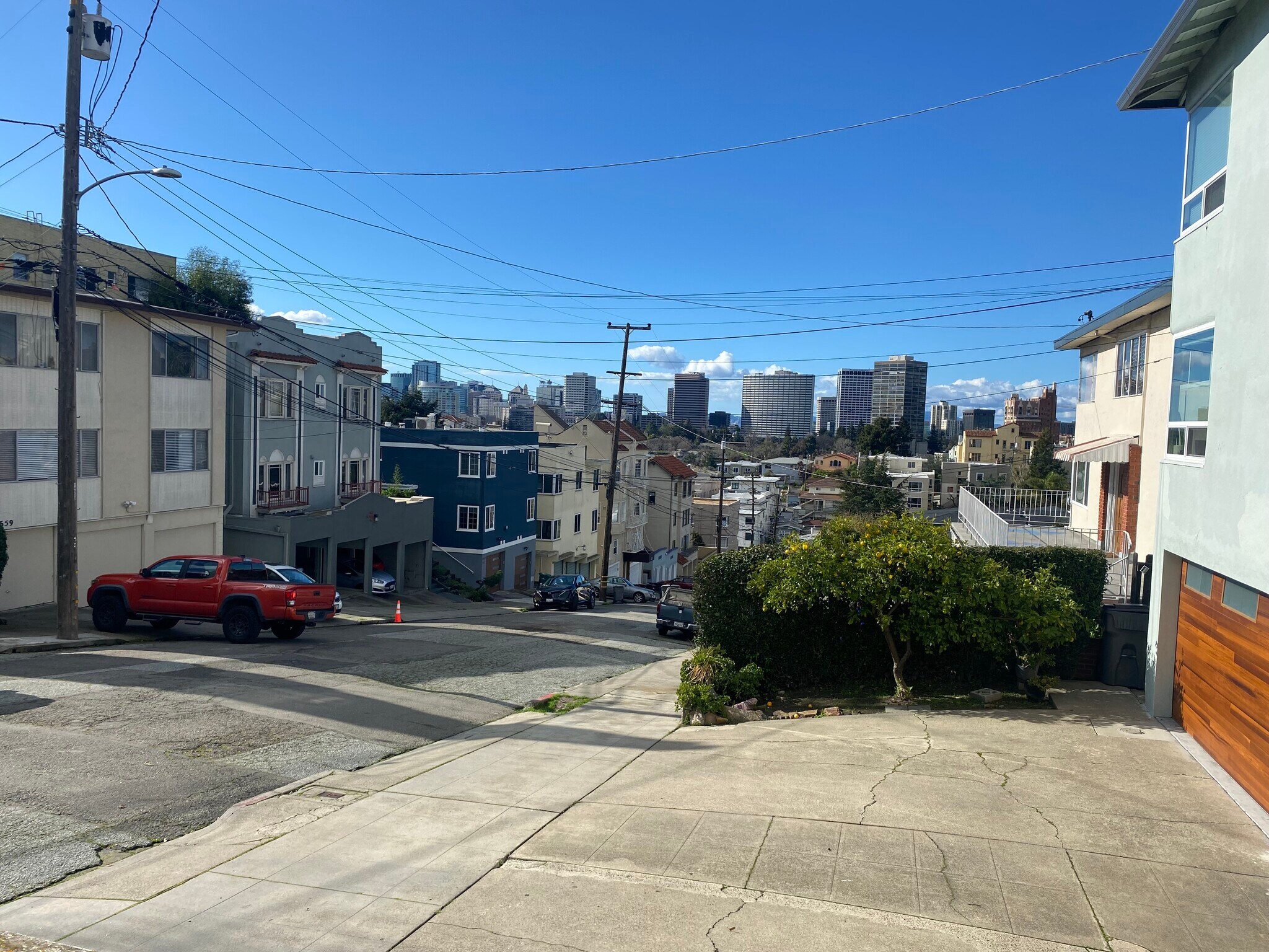 Beautiful neighborhood - 659 Hillsborough St