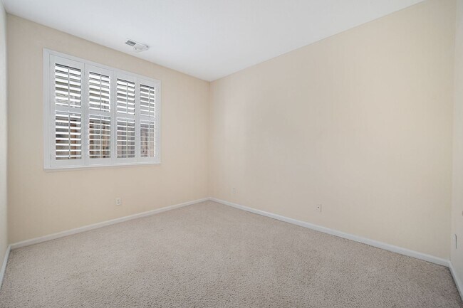 Building Photo - Highly Desirable Executive Home: 4 Bedroom...