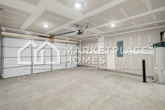 Building Photo - 2025 Southwood Cir