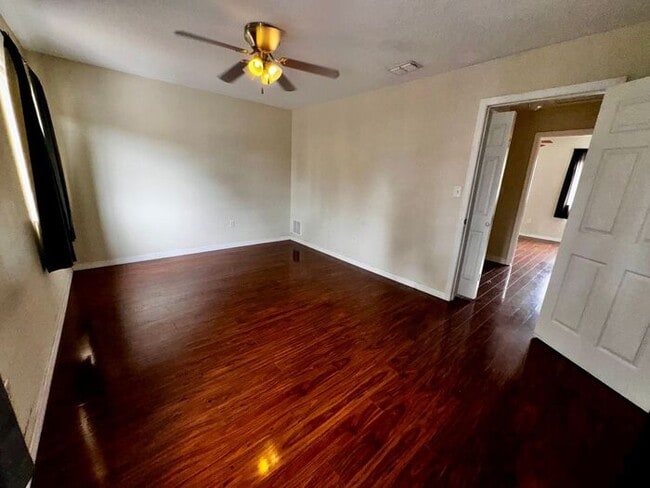 Building Photo - 3 Bedroom 2 Bath Magnolia Pointe Townhome with a Fenced backyard!