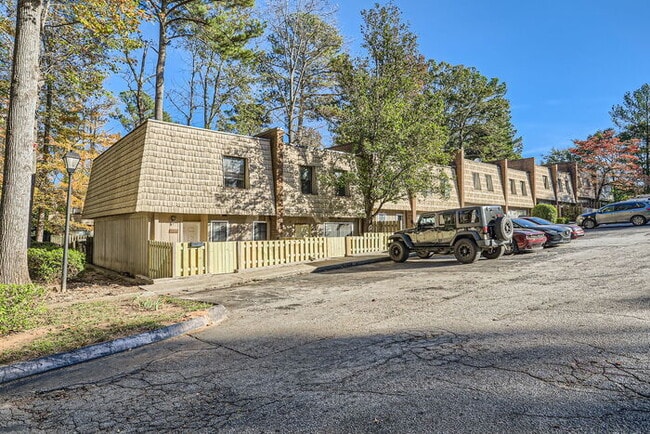 Building Photo - Charming 2-Bedroom Town Home for Rent in Morrow, GA