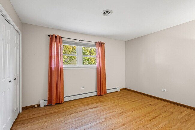 Building Photo - 963 Garden Ln