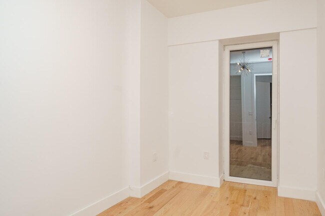 Building Photo - 472 Gates Ave