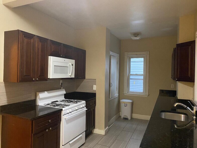 Building Photo - 3 Washburn Ter