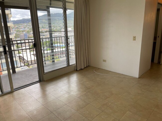 Building Photo - Rainbow Place - Moiliili - 1 Bdrm/1 Bath/1...