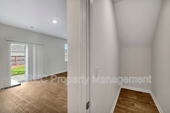 Building Photo - 575 Wayton Cir