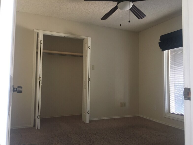 Bedroom #2 - closet room size appx 11x11 - 5207 90th St