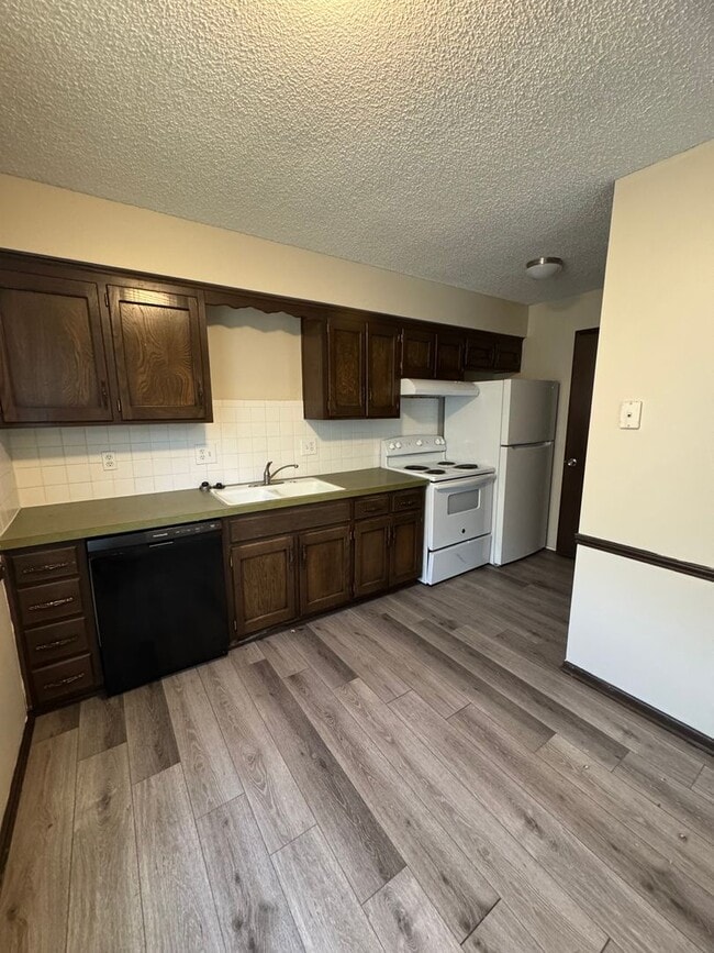 Building Photo - 311 Hawthorne Ct
