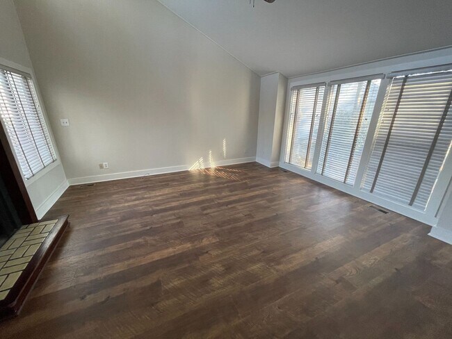 Building Photo - 3 Bedroom 3 Bath Beauty on Golf Course with Wet Bar and Storage Building