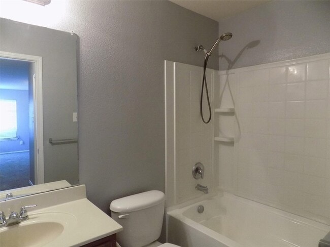 Building Photo - 16905 Thorntree Ct