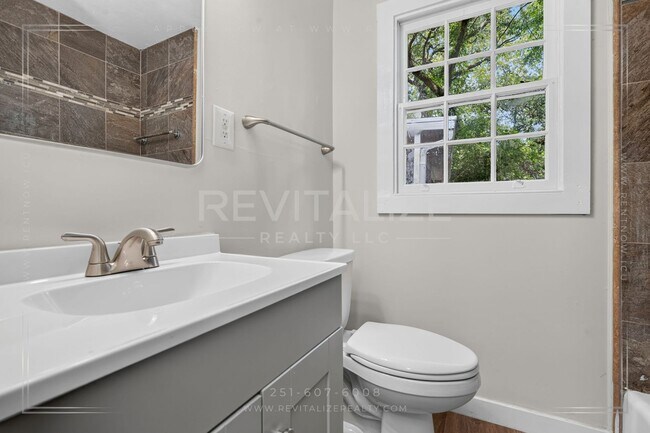 Building Photo - 2900 Lott Dr
