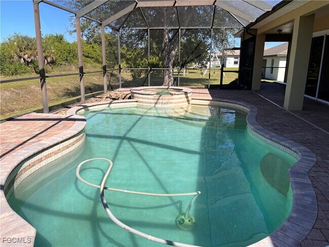 Building Photo - 1521 SW 22nd Pl