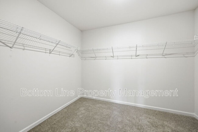 Building Photo - 413 Tucana St