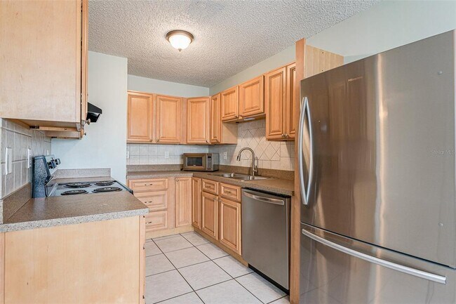 Building Photo - 5010 Larch Ln