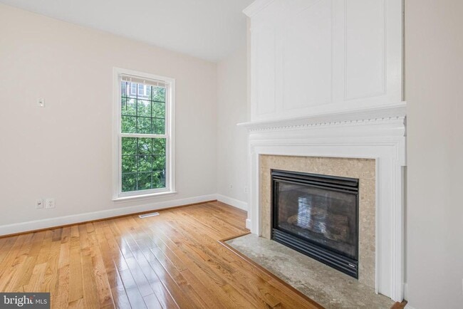 Building Photo - 14741 Potomac Branch Dr