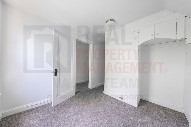 Building Photo - 3353 E 132nd St