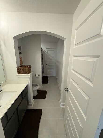 Building Photo - 7102 Golden Groundsel Dr