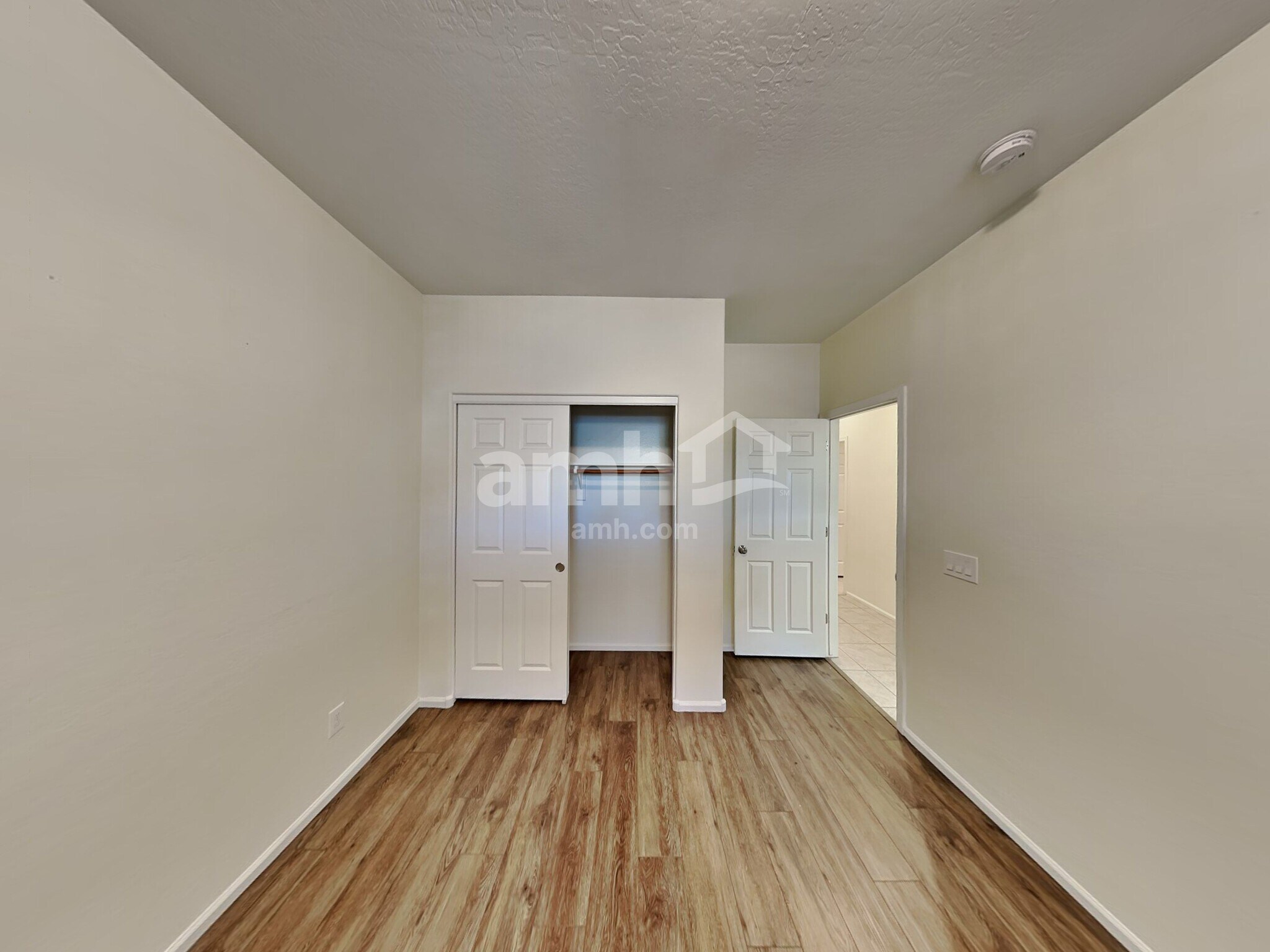 Building Photo - 10363 E Juanita Ave