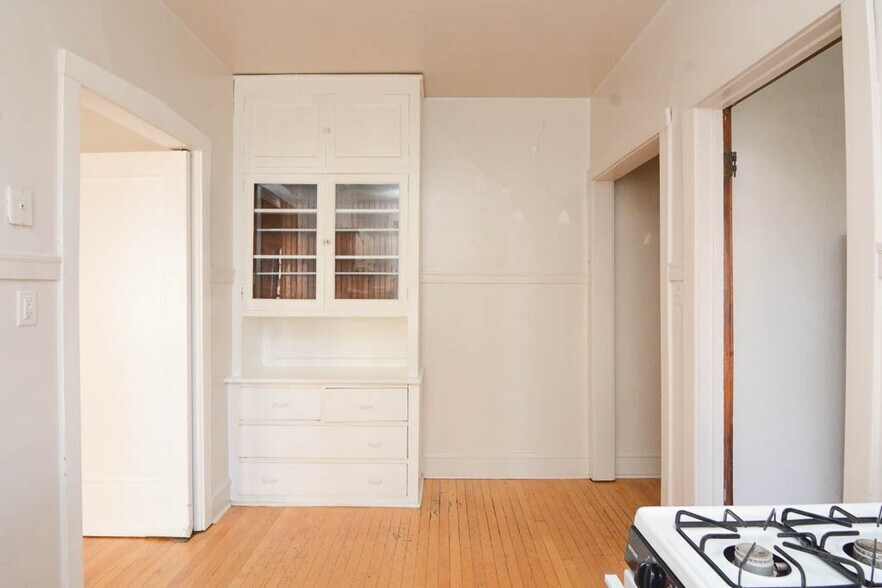 Building Photo - 1238 Oak Ave